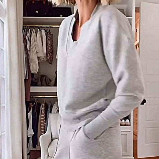 COMODO SET DI MAGLIONE E PANTALONI